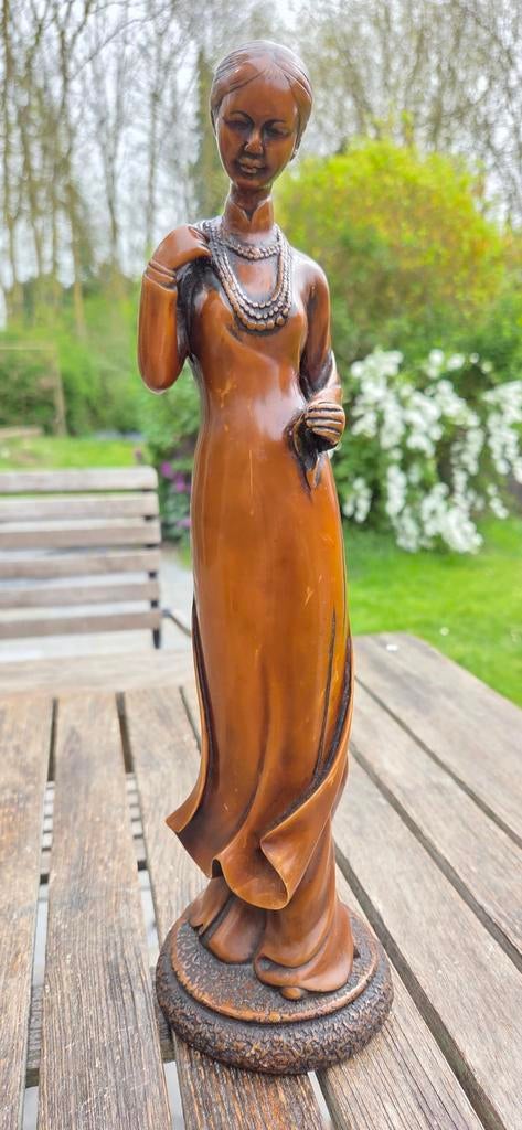 Statue de femme élégante de style époxy/art déco, Antiquités & Art, Enlèvement ou Envoi