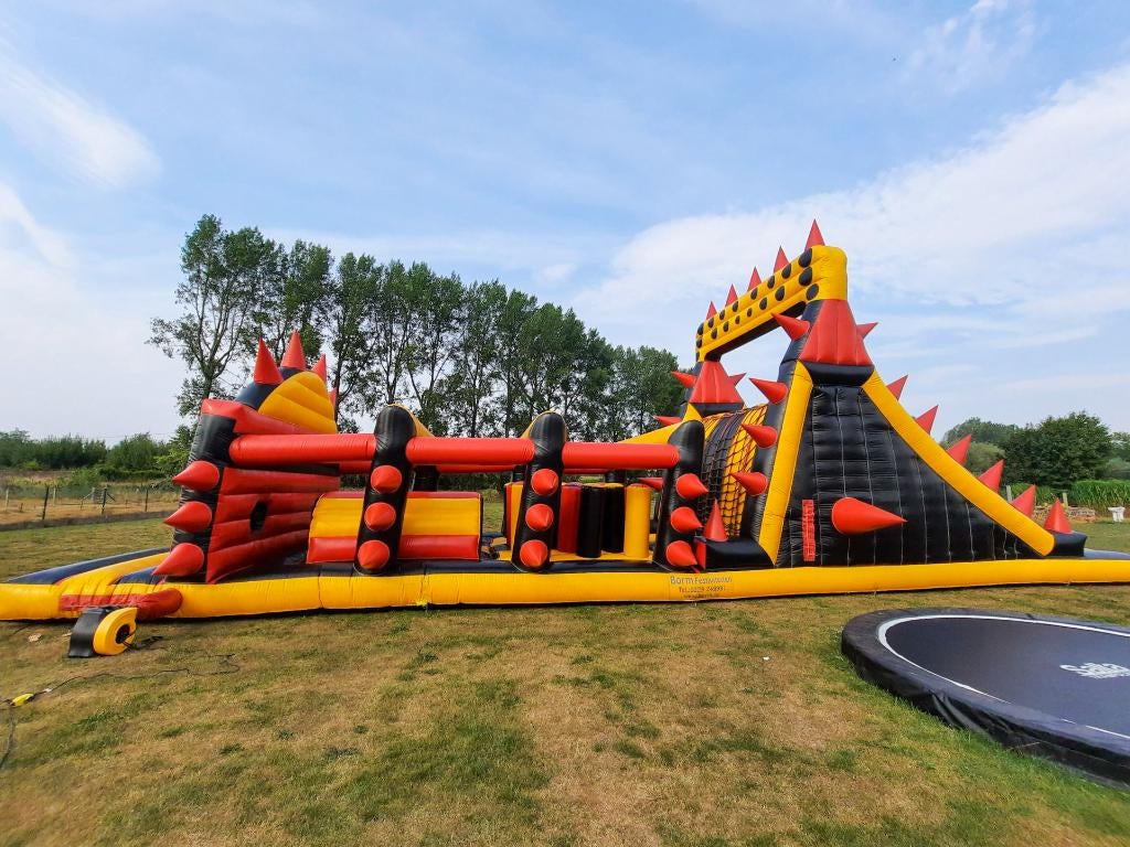 Springkasteel met hindernissen, Hobby en Vrije tijd, Feestartikelen | Verhuur, Gebruikt, Ophalen