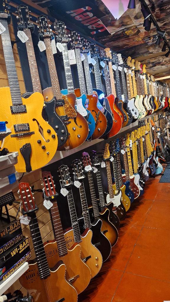 nieuwe en 2ehandse Godin & Hagstrom gitaren  aan -20%, Muziek en Instrumenten, Snaarinstrumenten | Gitaren | Elektrisch, Ophalen
