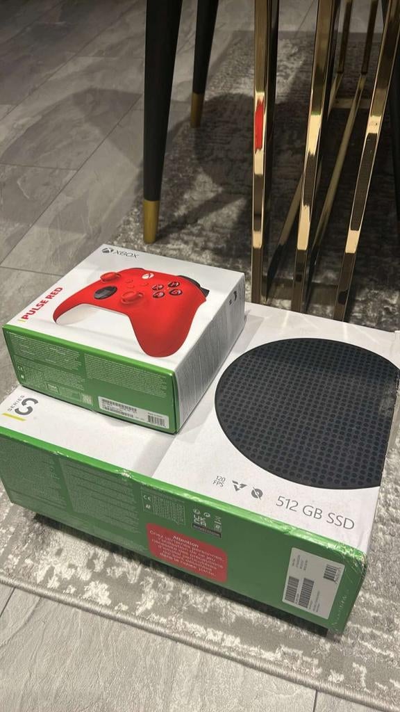 Xbox series S + red controller + headset HyperX cloud III, Consoles de jeu & Jeux vidéo, Consoles de jeu | Xbox Series X & S, Enlèvement