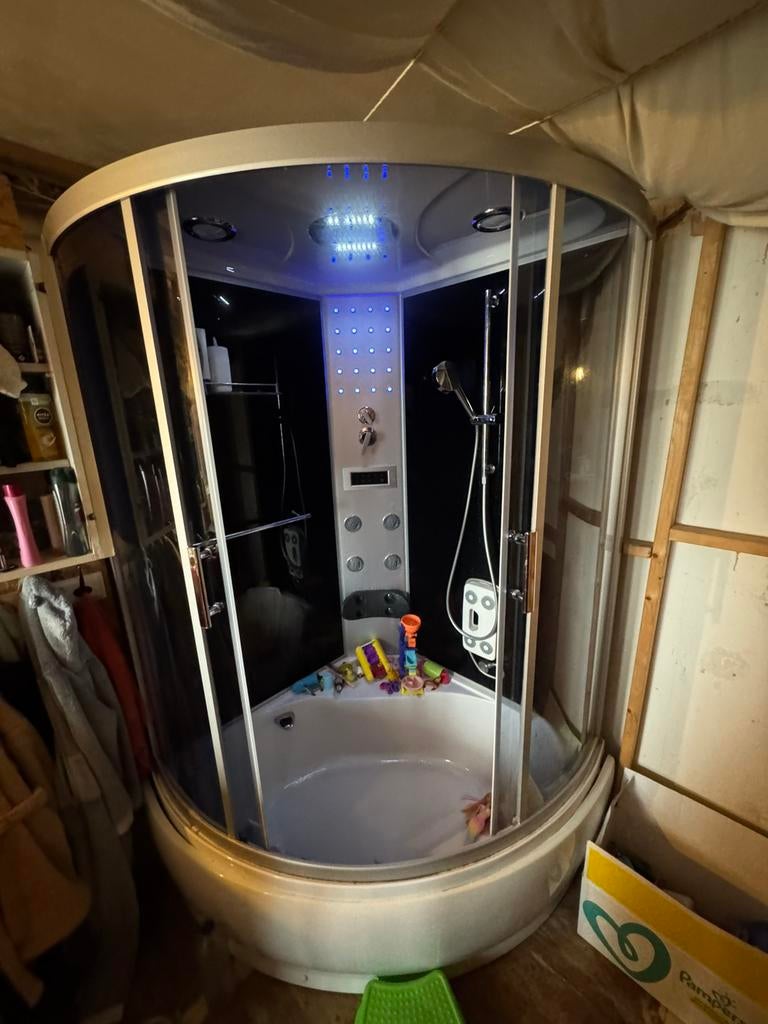 Douchecabine met hoekbad - regendouche - radio - led, Maison & Meubles, Salle de bain | Salle de bain complète, Utilisé, Avec baignoire