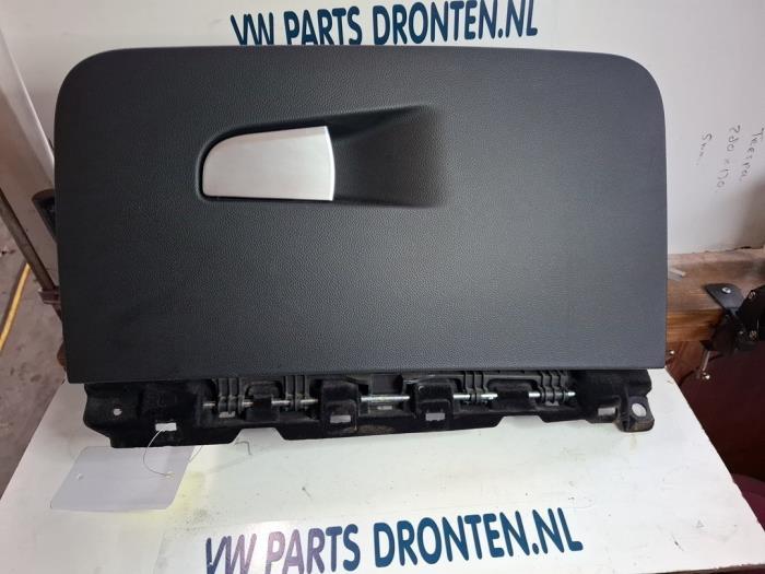 Boîte à gants d'un Alfa Romeo Stelvio, -, 3 mois de garantie, Utilisé, Alfa Romeo