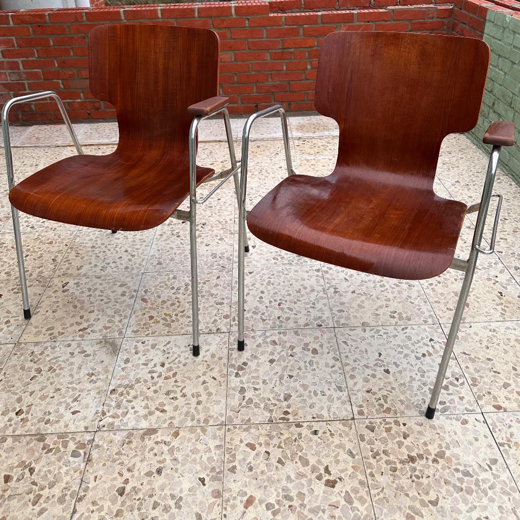 Conferentiestoelen die je aan elkaar kan schakelen., Ophalen, Gebruikt, Bruin, Vintage