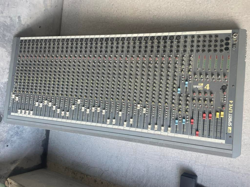 Soundcraft spirit live 4, Musique & Instruments, Tables de mixage, Enlèvement, Utilisé, 20 canaux ou plus, Entrée micro