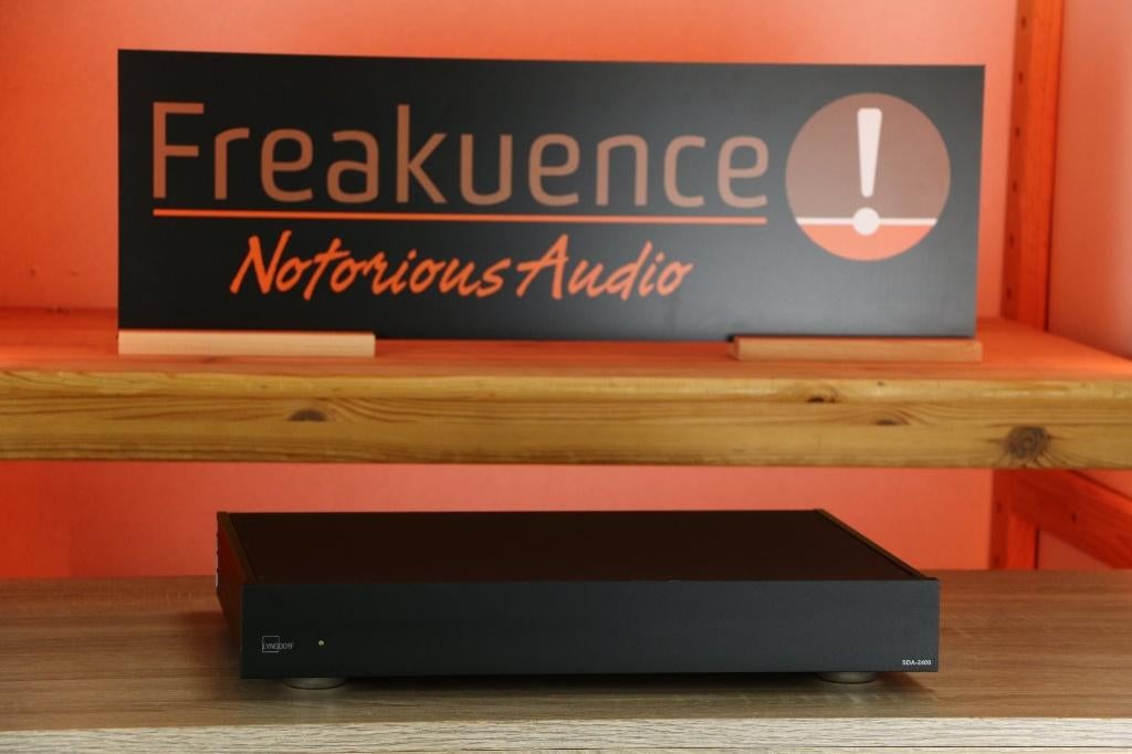 Lyngdorf SDA-2400 / SDA 2400 TRADE.INRUIL XLR* Freakuence!, Audio, Tv en Foto, Versterkers en Ontvangers, Zo goed als nieuw, Stereo