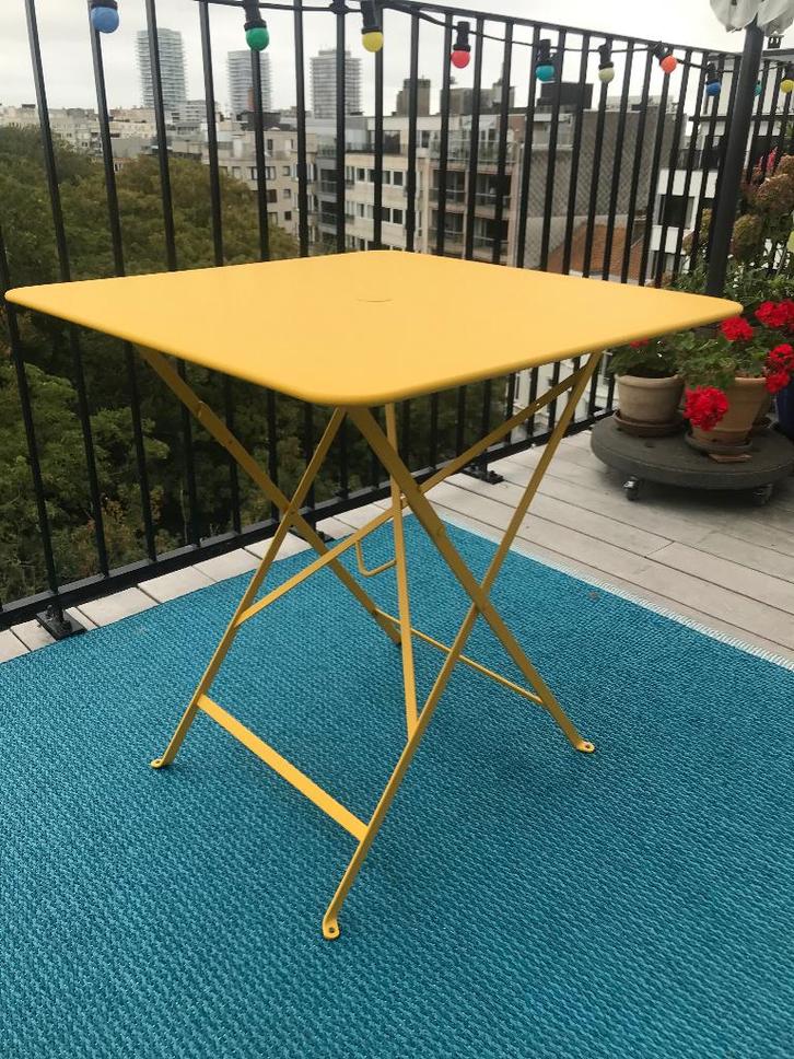 2 Honey Yellow Fermob Bistro tuintafels, Tuin en Terras, Tuintafels, Zo goed als nieuw, Vierkant, Overige materialen, Ophalen