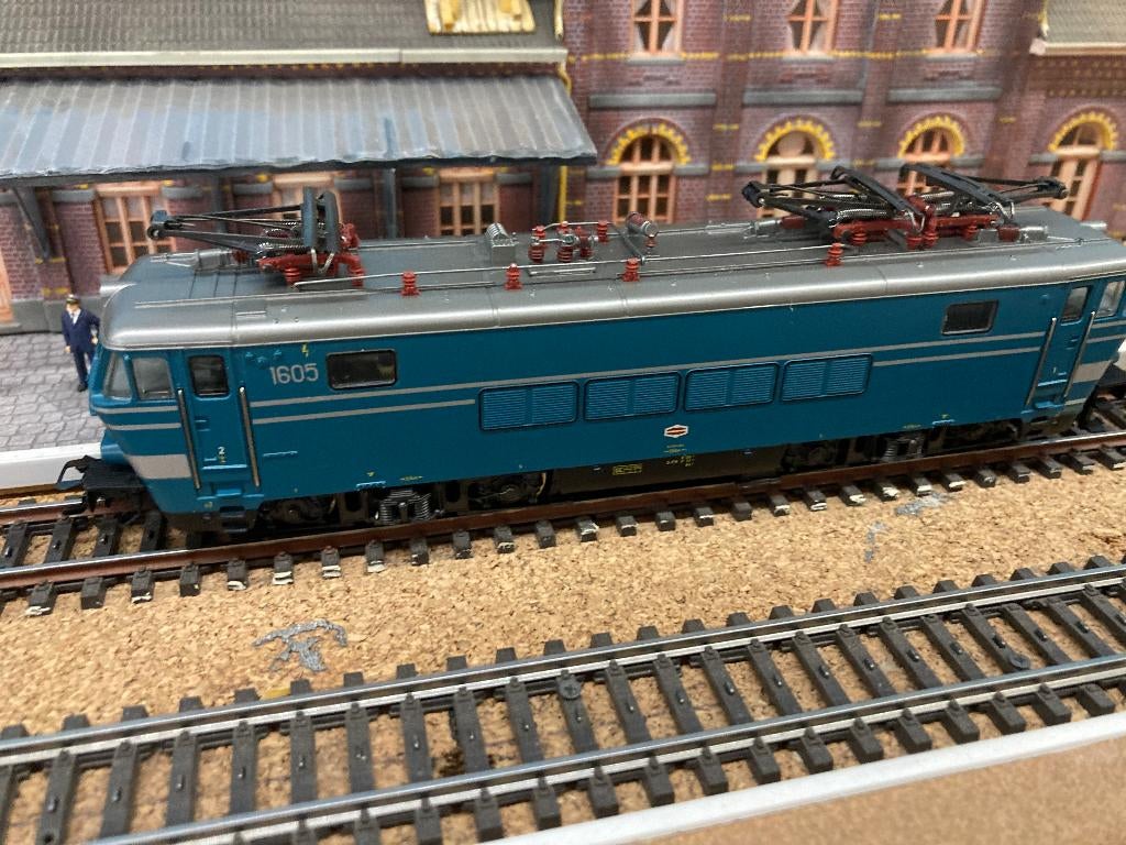Märklin 3152 NMBS e-LOC série 16, numérisé, Enlèvement ou Envoi, Courant alternatif, Comme neuf, Locomotive