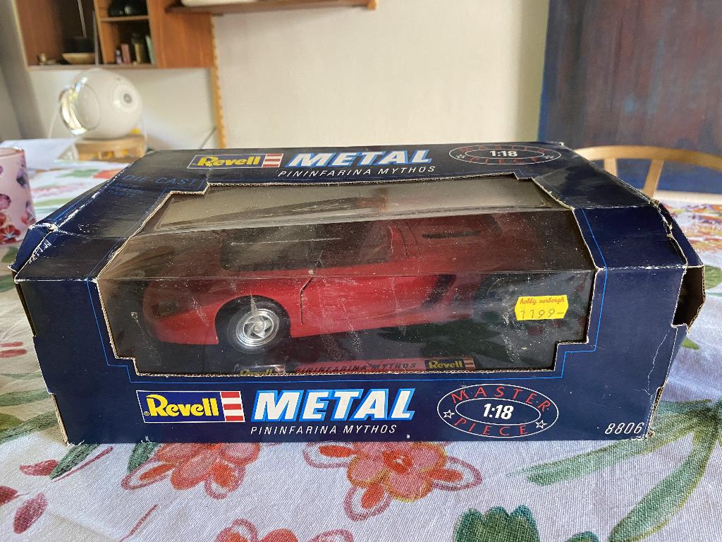 Ferrari Mythos Pininfarina REVELL en métal 1/18, Enlèvement, Comme neuf, Revell