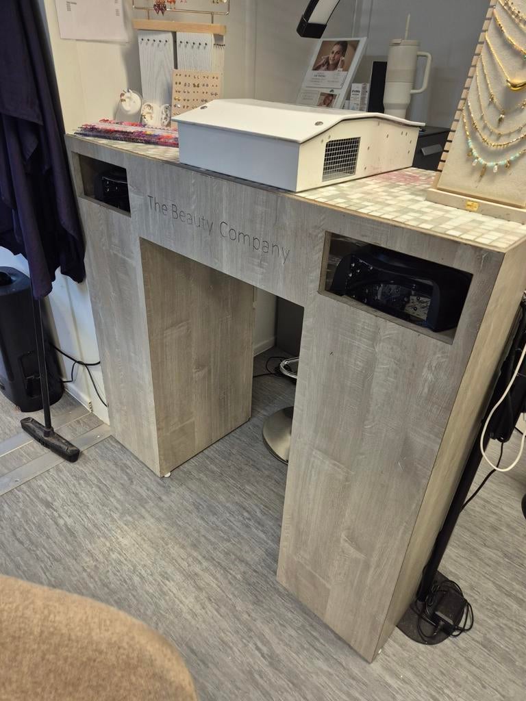 Nageltafel nagelstudio handgemaakt op te halen 10 mei, Huis en Inrichting, Ophalen