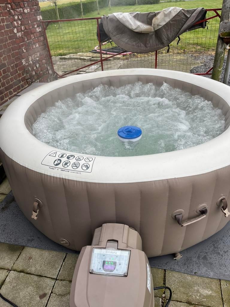 Opblaasbare Jacuzy, Tuin en Terras, Bubbelbaden en Hottubs, Ophalen, Zo goed als nieuw, Filter, Opblaasbaar