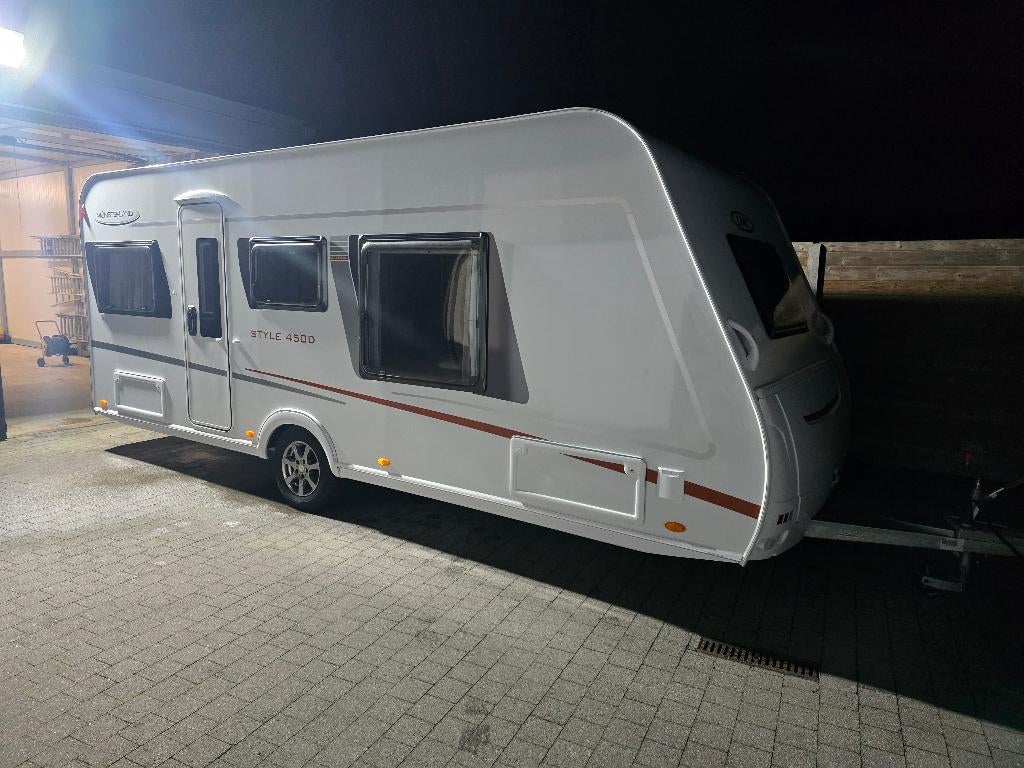 Lmc 450D, Caravanes & Camping, Caravanes, Particulier, jusqu'à 4, Lit fixe, Airco, Auvent, Roue de secours, Chauffage à air pulsé