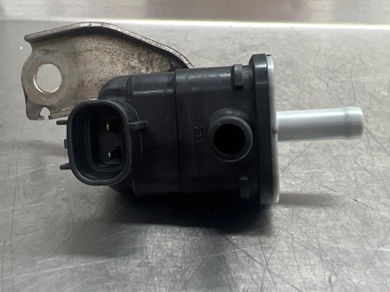 VACUUM VALVE Prius Plus (ZVW4) (|9091012276|1362007010|), Utilisé, Toyota