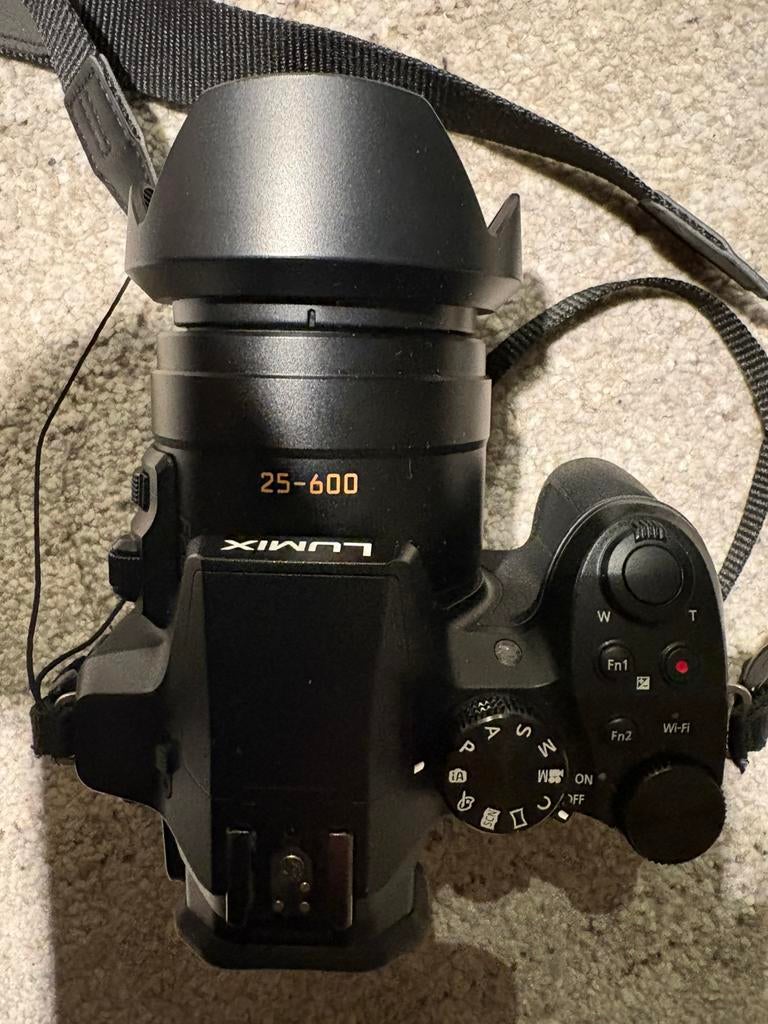 Appareil zoom Panasonic Lumix DMC-FZ300 avec Leica et étui, Enlèvement ou Envoi, Comme neuf