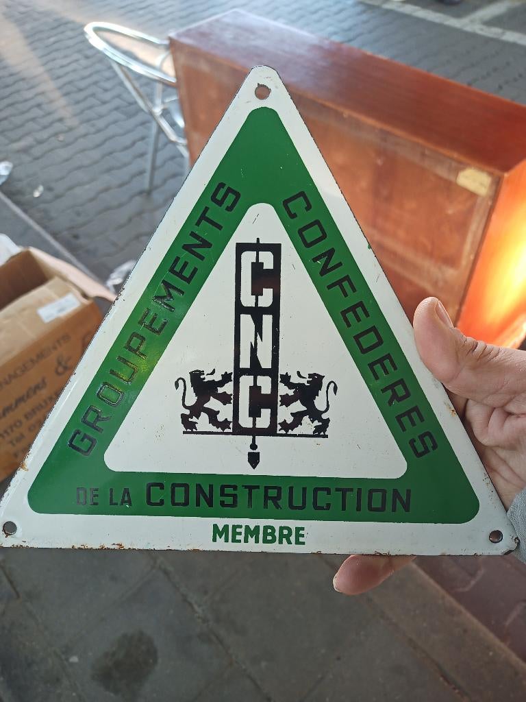 Ancienne plaque émaillée, Enlèvement