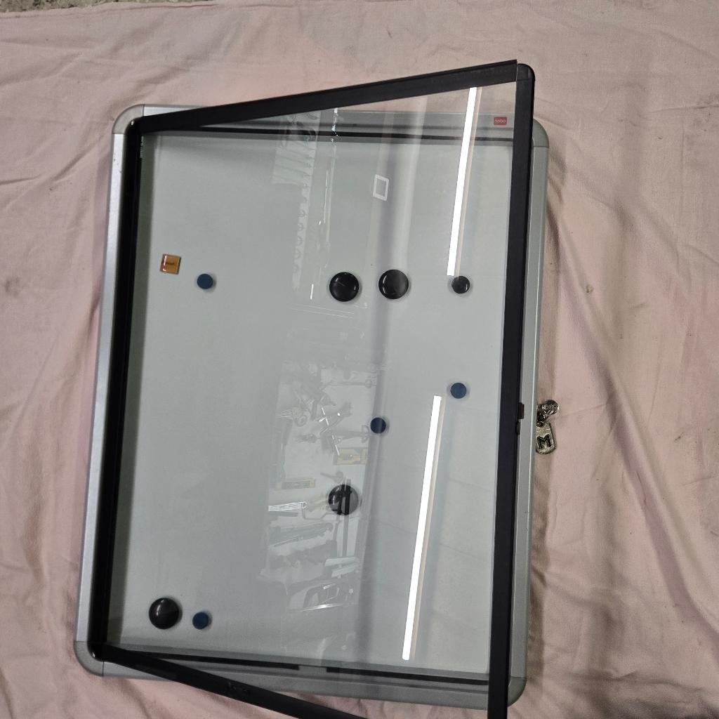 Info muurbord  €100, Antiek en Kunst, Ophalen