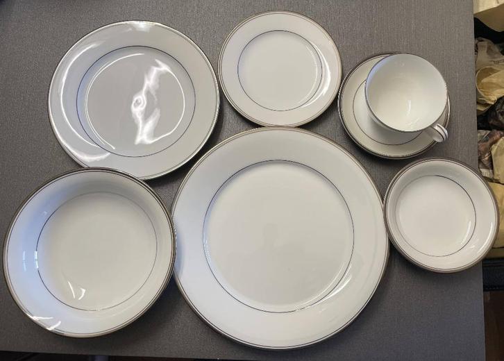 Vintage servies met zilveren rand Zylstra, plus toebehoren, Huis en Inrichting, Keuken | Servies, Zo goed als nieuw, Compleet servies