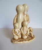 Statuette en céramique émaillée 'Famille'. Fait main, signée, Enlèvement ou Envoi