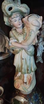 Statuette en biscuit., Antiquités & Art, Antiquités | Céramique & Poterie, Enlèvement