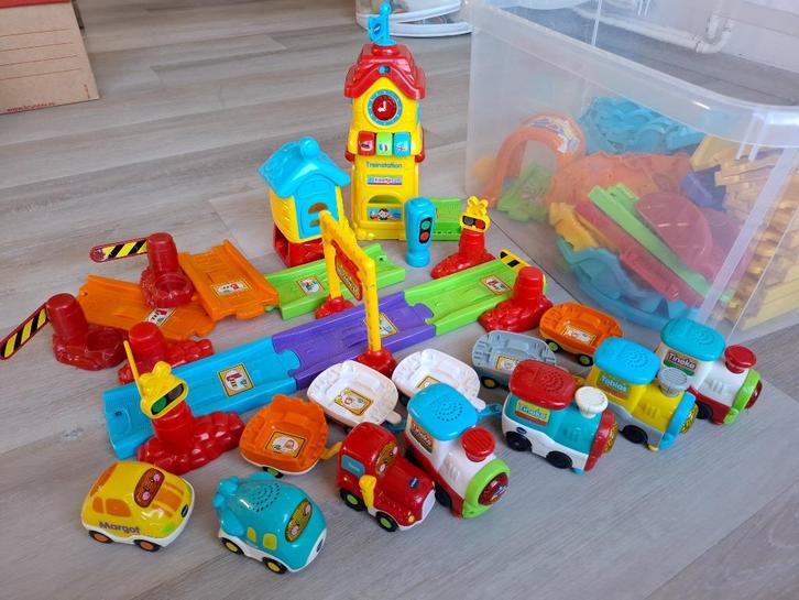 Groot pakket treinstation Toet toet auto's, Kinderen en Baby's, Speelgoed |Speelgoedvoertuigen, Gebruikt, Ophalen