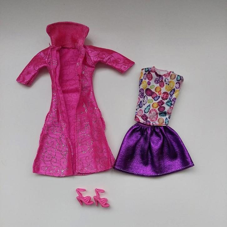 Barbie glitter kledij set, Kinderen en Baby's, Speelgoed | Poppen, Zo goed als nieuw, Barbie, Ophalen of Verzenden