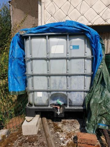 Citerne à eau de pluie avec cadre en métal beschikbaar voor biedingen