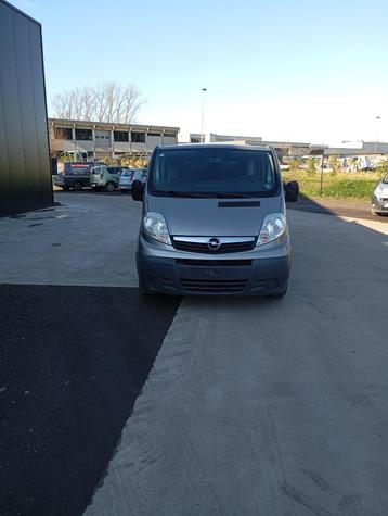 Opel Vivaro 2,5 CCM 2007bj L2 double cabine, Auto's, Opel, Vivaro, 4 cilinders, Parkeersensor, 5 deurs