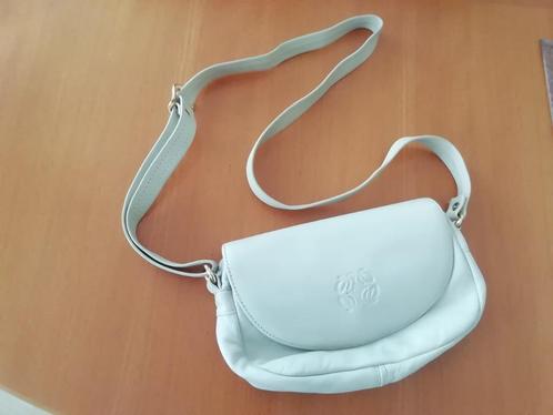 Sac à main en CUIR avec bandoulière blanc cassé, Bijoux, Sacs & Beauté, Sacs | Sacs à bandoulière, Comme neuf, Beige, Cuir, Enlèvement ou Envoi