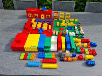 lego - duplo: 264 blokken-2 platen-dieren-auto's-ventjes enz