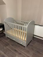 Babybed + Matras + Extra hoeslakens + Matrasbeschermer, Ophalen, Gebruikt, Jongetje of Meisje