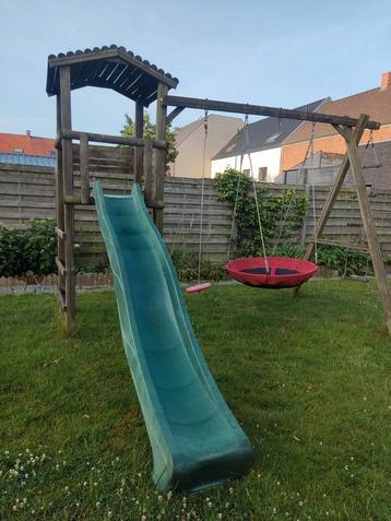Schommel met ligmand, touwladder en  glijbaan beschikbaar voor biedingen