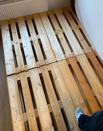 9 houten paletten (120x80) beschikbaar voor biedingen