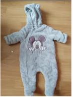 C&A - mickey mouse warm pakje baby maat 56, Ophalen of Verzenden, Zo goed als nieuw, Pakje