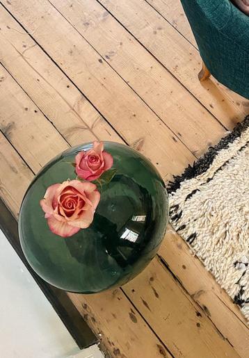 Grote decoratieve groene fles  beschikbaar voor biedingen