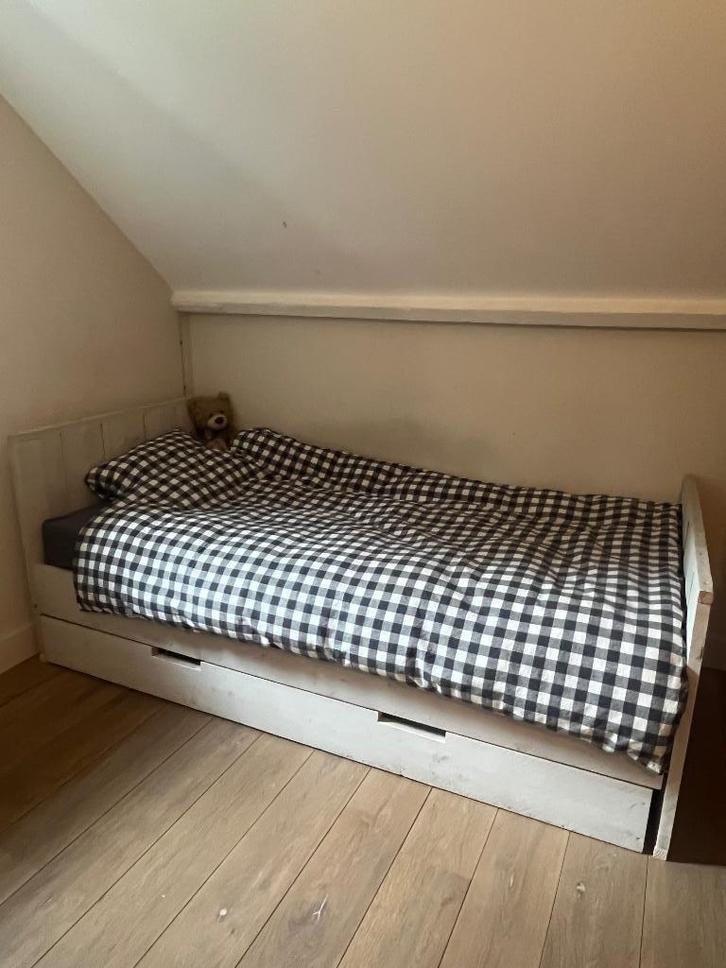 Superbe Lit (90x200) bien entretenu en bois d'échafaudage, Maison & Meubles, Chambre à coucher | Lits, Comme neuf, Une personne