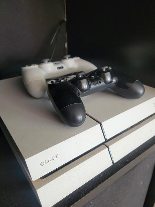 Playstation 4 + 2 controllers, Games en Spelcomputers, Spelcomputers | Sony PlayStation 4, Zo goed als nieuw, Met 2 controllers