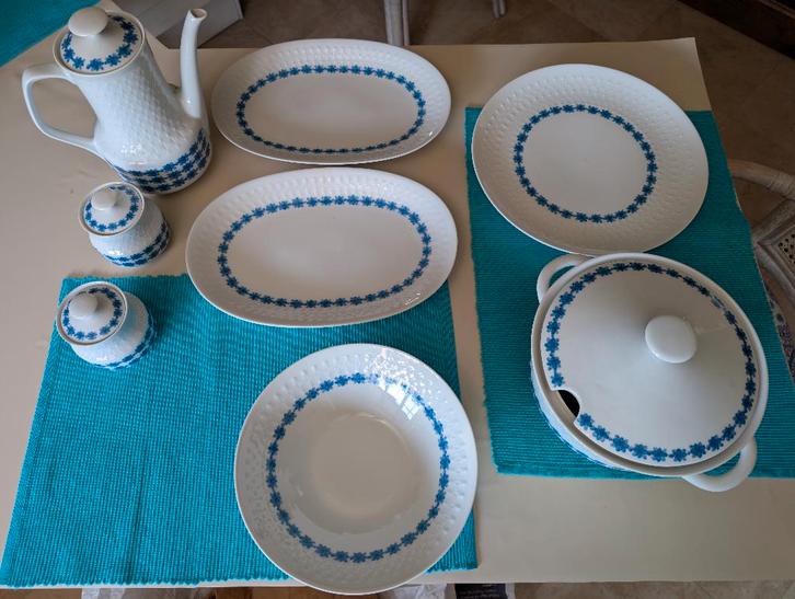 servies wit/blauw...Mitterteih , bavaria, Huis en Inrichting, Keuken | Servies, Nieuw, Overige typen, Overige stijlen, Porselein