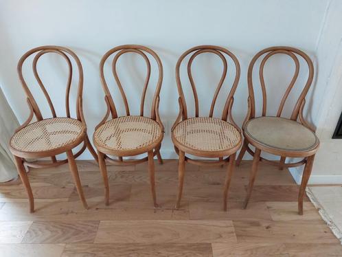 4 Thonet stoelen getekend, Antiek en Kunst, Antiek | Meubels | Stoelen en Sofa's, Ophalen
