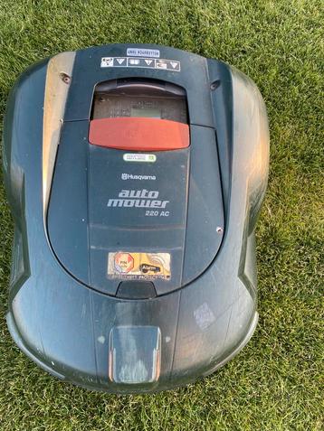 Tondeuse à gazon robotique Husqvarna 220, Enlèvement, Utilisé, 20 à 25 cm, Husqvarna