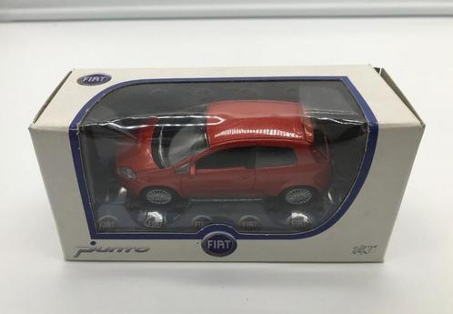 1:43 Norev Fiat dealer doosje Grande Punto met.orange, Hobby & Loisirs créatifs, Voitures miniatures | 1:43, Comme neuf, Voiture