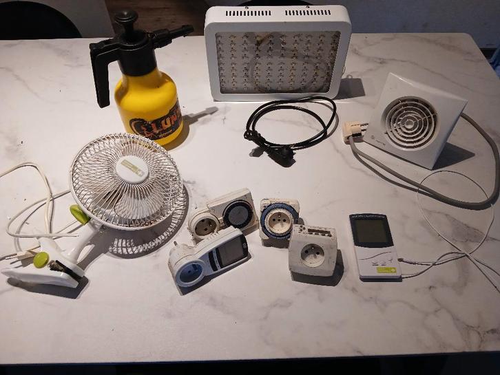 Led planten lamp + kweek tent + toebehoren, Tuin en Terras, Kweekspullen, Gebruikt, Kweektent, Ophalen