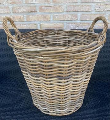 Grote rotan mand 50x45x28cm beschikbaar voor biedingen