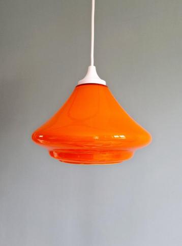 Space Age hanglamp in oranje opaline, jaren 70