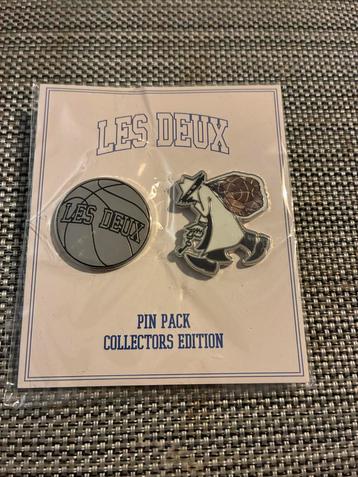 pack de 2 pins pin’s de la marque les deux collector beschikbaar voor biedingen