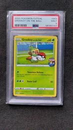 Pokemon Kaart 'Grookey on the Ball' PSA 9, Hobby en Vrije tijd, Verzamelkaartspellen | Pokémon, Ophalen of Verzenden, Nieuw, Losse kaart