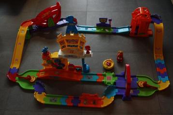 Toet toet auto racebaan beschikbaar voor biedingen