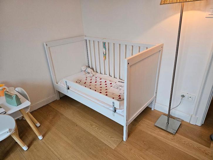 Lit enfant SUNDVIK (IKEA) - Blanc, Enfants & Bébés, Berceaux & Lits, Utilisé, Lit, Enlèvement