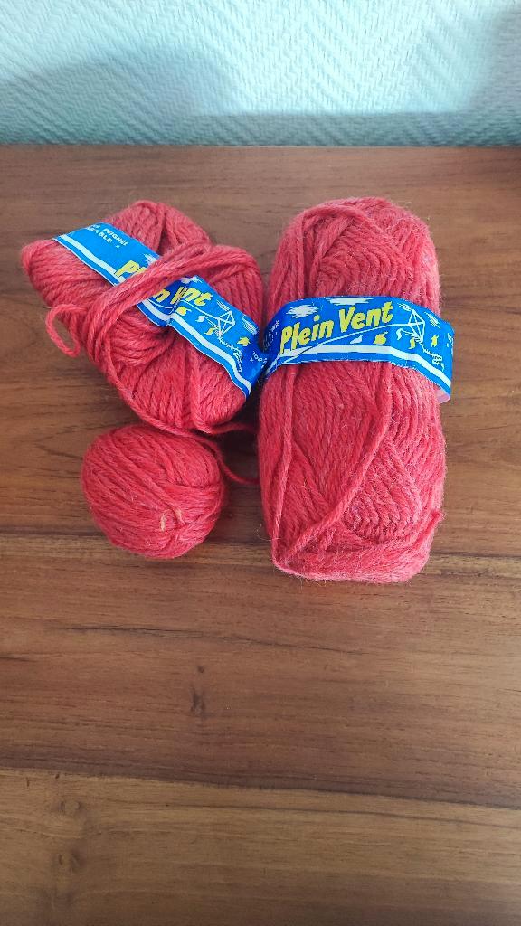 Pleinvent lichtrode wol €1,5 voor het lot, Hobby en Vrije tijd, Breien en Haken, Gebruikt, Ophalen of Verzenden