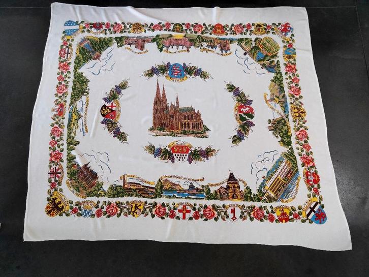 Belle Nappe  Kôln  / Cologne  140 X 120cm, Maison & Meubles, Nappes, Utilisé, Rectangle, Intérieur, Enlèvement ou Envoi