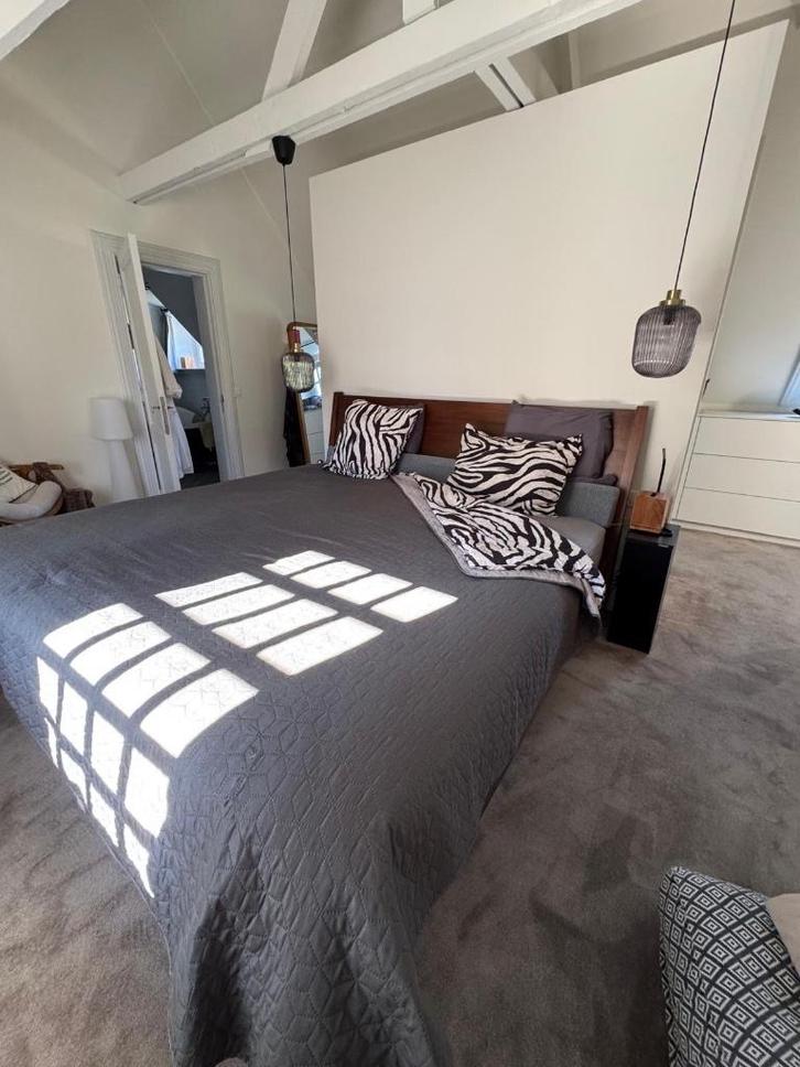 Strak modern teak houten bed 200x220cm, Huis en Inrichting, Slaapkamer | Bedden, Zo goed als nieuw, Tweepersoons, Overige maten