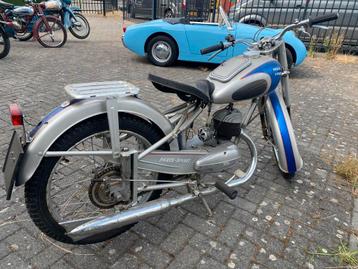 3 motos classiques de BSA IZJ Paris Sport Legacy, Sport